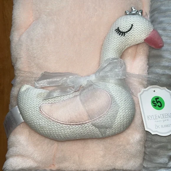 Kyle & Deena Pink and Gray Blanket Set - Picture 2 of 5